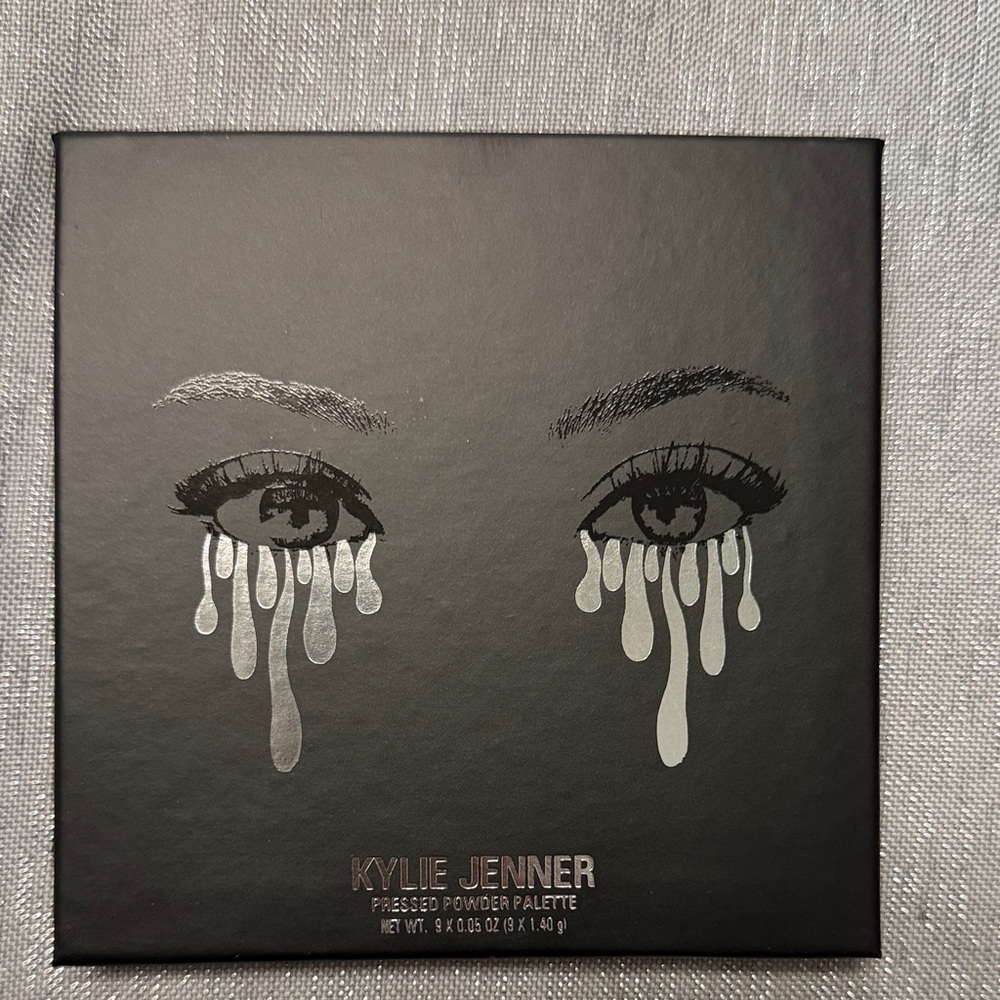 Kylie Jenner Pressed Powder Palette - The Purple Palette